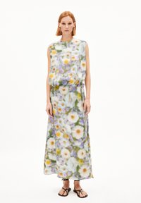 Maxi abito in tessuto leggero, con un motivo floreale dai colori tenui. Design senza maniche, vita cinchata e silhouette fluida.