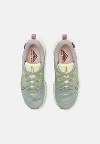 Nike Performance JUNIPER - Laufschuh Trail - jade horizon/dark pony/cyber/sail/light violet ore