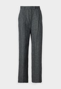 Grijze wollen broek met een rechte snit, geplooide voorkant en brede pijpen met een textuurafwerking. Geen zichtbare zakken of versieringen.