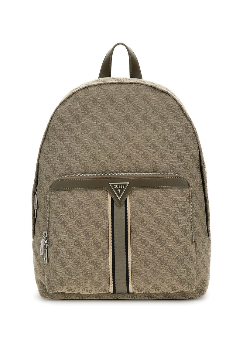 Zaino in tessuto beige con un motivo logo su tutta la superficie, tasca frontale con zip e una striscia nera decorativa. Include una maniglia superiore.