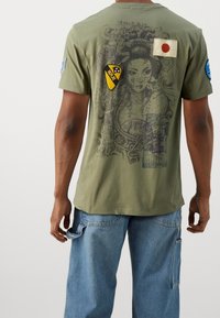 Replay Camiseta estampada - khaki