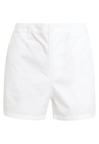 Valkoiset puuvillashortsit, joissa on räätälöity malli, etupuolen napitus ja suora leikkaus käännetyillä reunoilla, sopivat rentoon käyttöön.