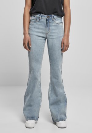 Lyseblå denimbukser med utsvingt ben, middels høy midje, fem-lommers design og subtile sømdetaljer langs sømmene.