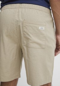 Blend BHSHORTS LINEN MIX CASUAL FIT - Treningo apatinė dalis - crockery