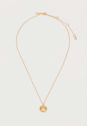 Jemný zlatý náhrdelník s retiazkou, príveskom v tvare slnka a nastaviteľným zapínaním s malým priehľadným krištáľovým detailom.