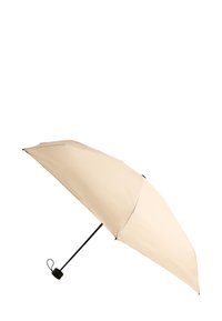 Beżowy parasol z czarnym metalowym trzonkiem, z zakrzywionym materiałowym dachem i uchwytem w kształcie pętli do łatwego noszenia.