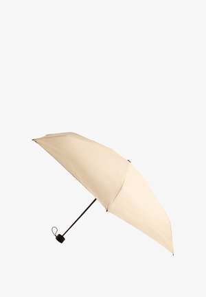 Beżowy parasol z czarnym metalowym trzonkiem, z zakrzywionym materiałowym dachem i uchwytem w kształcie pętli do łatwego noszenia.