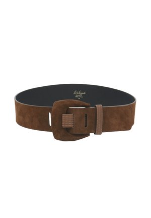 Brauner Wildledergürtel mit breitem Riemen, rechteckiger Schnalle und Kontrastnähten. Glatte Innenauskleidung, minimale Hardware und einfaches Design.