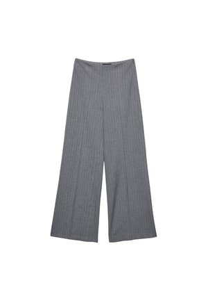 Pantalon ample gris à rayures verticales, avec une texture lisse et une ceinture élastique pour plus de confort et de facilité à porter.