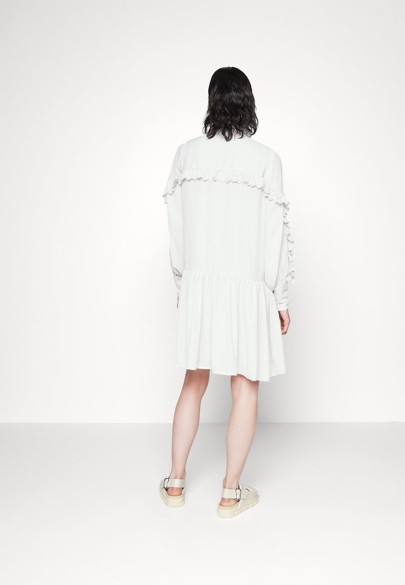 Damen Freizeitkleider | Bruuns Bazaar CAMILLA HATHA DRESS Blusenkleid nimbus cloud/hellgrau - NY21457 Damen Freizeitkleider | Bruuns Bazaar CAMILLA HATHA DRESS Blusenkleid nimbus cloud/hellgrau - NY21457