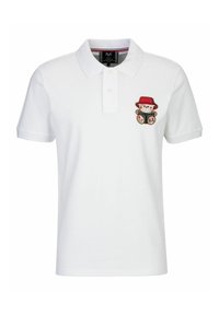 Witte polo met korte mouwen, met een rode en beige geborduurde teddybeer die een boek vasthoudt op de linkerborst.