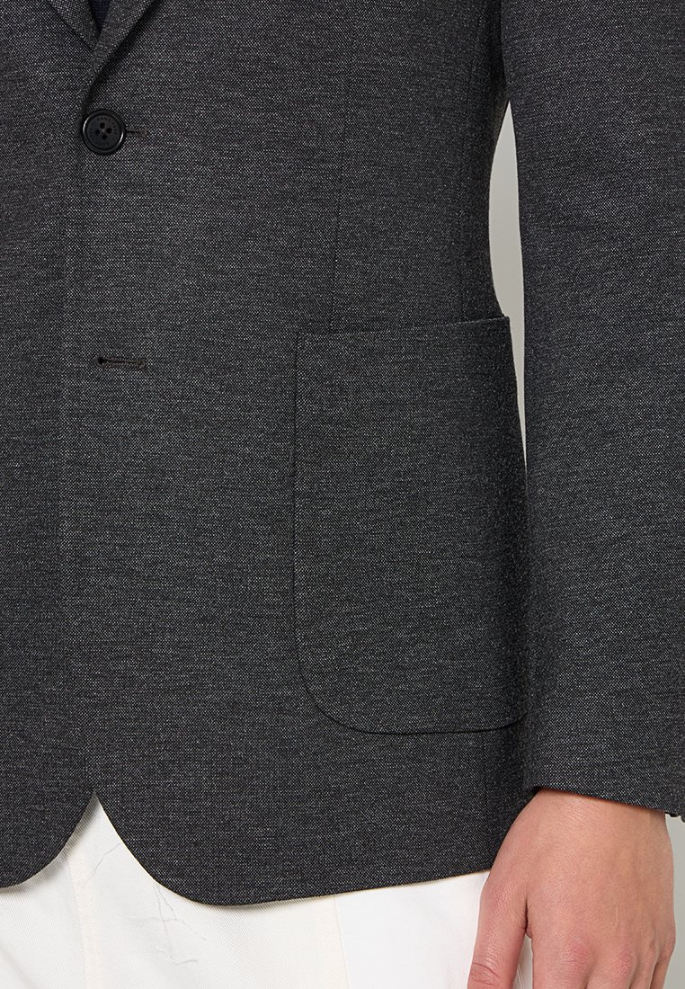 SLIM FIT