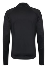 Svart långärmad träningsskjorta med en slät textur, en ståkrage och mönstrade detaljer på axlarna och ärmarna.