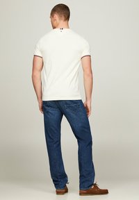 Tommy Hilfiger LOGO TIPPED TEE - T-shirts basic - calico