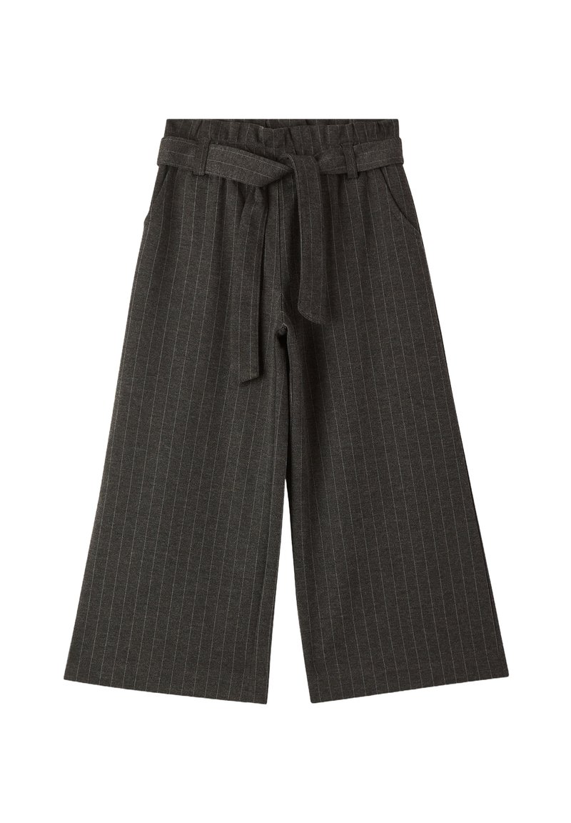 Szare spodnie z szerokimi nogawkami, o fakturowanym wzorze w prążki, z paskiem w talii i dwiema bocznymi kieszeniami.