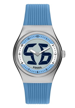 Okrągły srebrny zegarek z niebieskim silikonowym paskiem, niebiesko-białą tarczą, stylizowanym wzorem "56" i logo "Fossil", wskazujący godzinę 10:10.