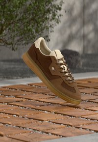 Sélectionné, dark highland khaki