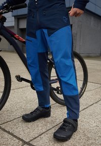 Norrøna FJØRÅ PANTS - Calças de ciclismo - indigo night/olympian blue