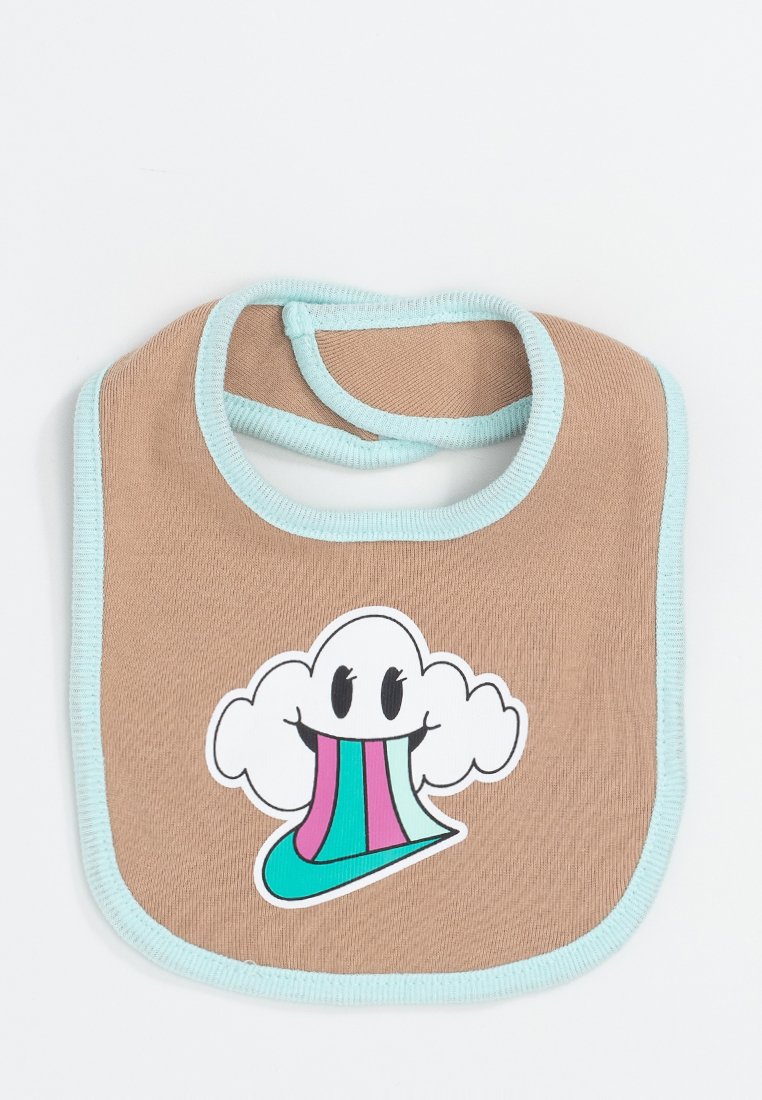 Bavoir en coton marron avec un bord bleu clair, présentant un graphique amusant de nuage avec un visage souriant et un design de langue multicolore.