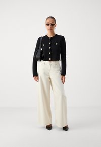 GAP Petite BAGGY - Traperice opuštenog kroja - ecru