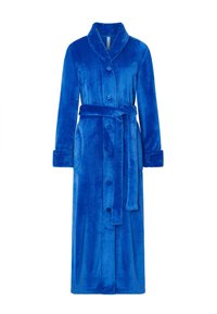 Bata de felpa azul con cuello de chal, mangas largas, cierre de botones, cinturón atado y dos bolsillos laterales. Textura suave con un acabado liso.