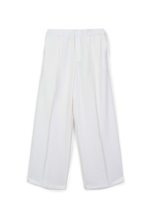 Pantaloni bianchi a gamba larga realizzati in un tessuto testurizzato, con piega frontale e taglio dritto. Nessun hardware o accessori visibili.