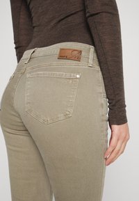 Mavi ADRIANA - Calças de ganga de corte skinny - covert green