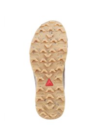 Podeszwa buta wykonana z beżowego gumowego materiału z trójkątnymi bieżnikami, czerwoną akcentującą trójkątną formą oraz kolorowymi plamkami dla lepszej przyczepności.