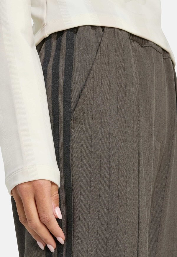 HALF-ZIP GRAPHIC FOOTBALL  - Long sleeved top2