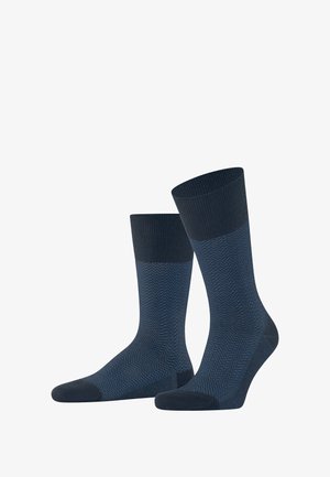 Marineblaue Socken mit einem Fischgrätenmuster, gerippten Bündchen und verstärkten Fersen- sowie Zehenbereichen für erhöhte Haltbarkeit.