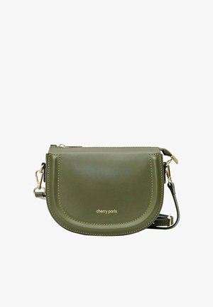 Sac bandoulière en cuir vert olive avec ferrures dorées, fermeture éclair, bandoulière amovible et logo « cherry paris » sur le devant.