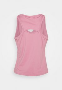 Roze mouwloos topje met een gestructureerde stof, voorzien van een racerback-ontwerp en een uitgesneden detail aan de achterkant.