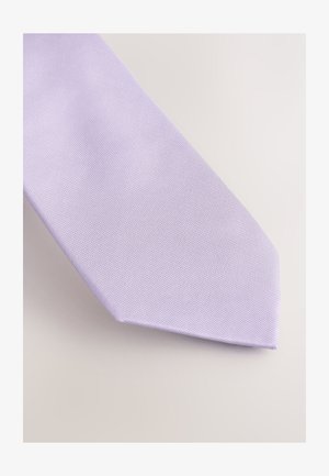 Hellviolette Krawatte mit einer strukturierten Webung, die eine schmale, spitze Spitze aufweist. Einfaches Design ohne sichtbare Muster oder Verzierungen.