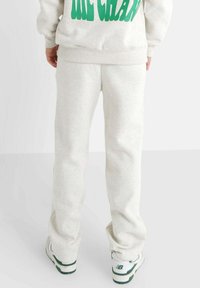 Sixth June RETRO - Pantalones deportivos - light grey