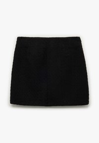 Minifalda negra de tejido texturizado, con corte recto, patrones sutiles y dos bolsillos frontales.