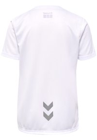 Maillot de sport à manches courtes blanc en tissu respirant. Présente une surface texturée et un motif en chevron gris au dos.