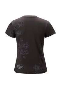 Camiseta negra de manga corta con patrones florales oscuros y un pequeño logotipo en blanco de "Don Ed Hardy designs" cerca del dobladillo inferior izquierdo.