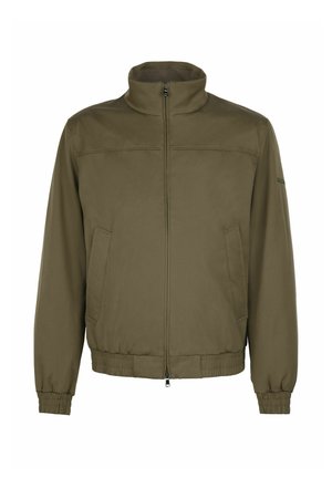 Olivgrüne Jacke mit durchgehendem Frontreißverschluss, Stehkragen, elastischen Bündchen am Ärmel und Saum sowie schrägen Seitentaschen auf weißem Hintergrund.