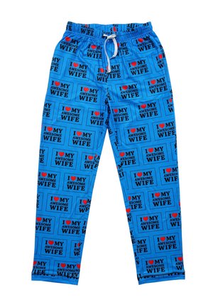 Blauwe pyjamabroek met elastische tailleband en trekkoord, met een herhaald patroon van "I Love My Awesome Wife" in zwart en rood.