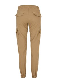 Khaki bojówki z elastycznym pasem, dwoma tylnymi kieszeniami oraz elastycznymi mankietami przy kostkach. Miękka, trwała bawe łniana tkanina.