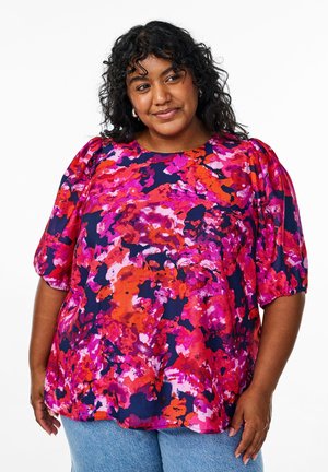 MIT 1/2 ÄRMELN UND EINEM FARBENFROHEN PRINT - Blouse - pink flower aop