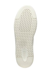 Suela de zapato de goma blanca que presenta un patrón en zigzag, pequeñas perforaciones para transpirabilidad y una puntera lisa con el logo de la marca.