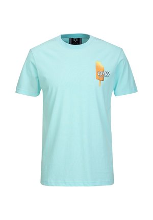 Hellblaues T-Shirt mit kurzen Ärmeln, einer kleinen orangen Eistüten-Grafik und dem Schriftzug "19V69" auf der linken Brustseite.