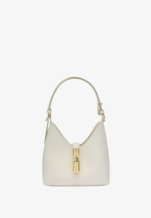 Borsa a mano in pelle crema con forma strutturata, parte superiore curvata e un accentuato gancio dorato sul davanti. Tracolla regolabile.