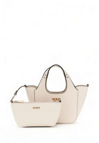 Beige Leder-Shopper-Set mit einer größeren Tasche mit doppelten Griffen und einem kleineren Reißverschlusstäschchen, beide mit goldfarbenen Logo-Akzenten und glatter Textur.