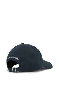 Dunkelblaues Cap aus Baumwolle. Mit einem gebogenen Schirm und verstellbarem Riemen hinten. "KARL LAGERFELD" in Weiß gestickt.
