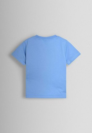 Svetlomodré bavlnené tričko s krátkymi rukávmi, okrúhlym výstrihom a hladkou textúrou. Bez viditeľných vzorov alebo akcentov.
