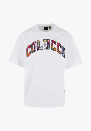 T-shirt bianco in cotone con logo ricamato "COLUCCI" multicolore a forma di arco arrotondato sul petto. Maniche corte e vestibilità rilassata.