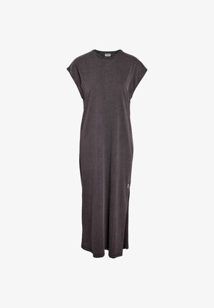 Robe longue décontractée sans manches gris foncé, avec un col rond et des fentes latérales, en tissu doux, présentée sur fond blanc.