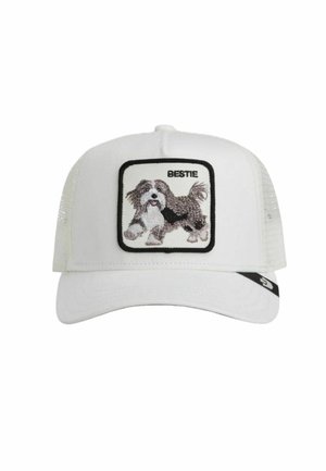 Gorra de béisbol blanca con malla y un parche bordado de un pequeño perro blanco y negro con la palabra "BESTIE" encima.